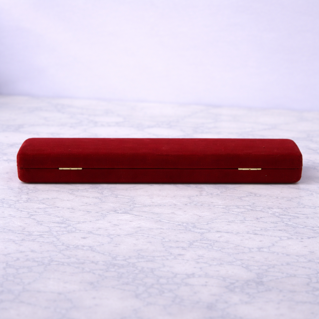 Caja Pulsera Rojo Terciopelo Premium | Intensidad que Resalta ❤️✨
