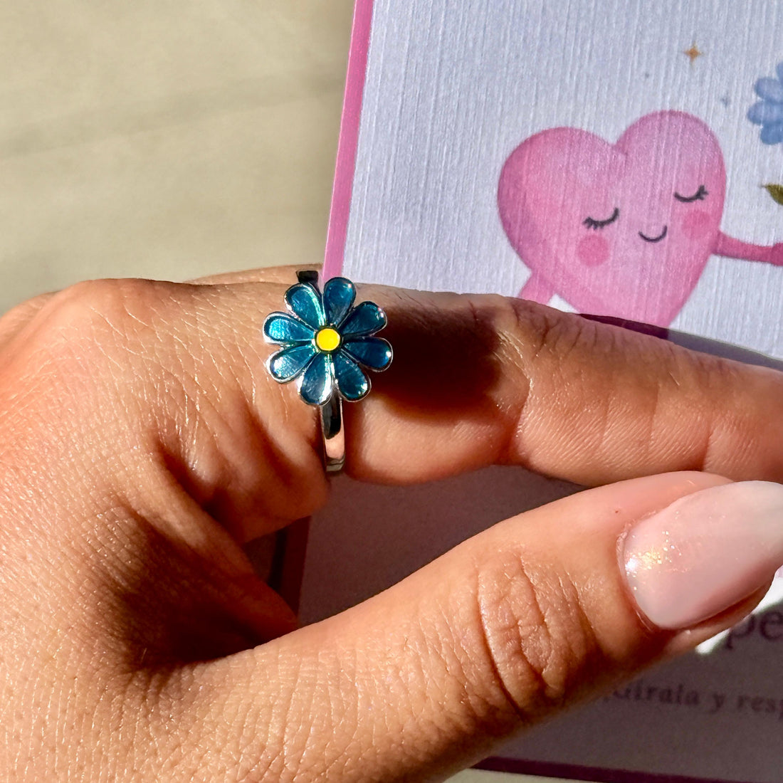 Anillo Giratorio Margarita Azul Ajustable: Alivia tu estrés y ansiedad 🧘‍♀️