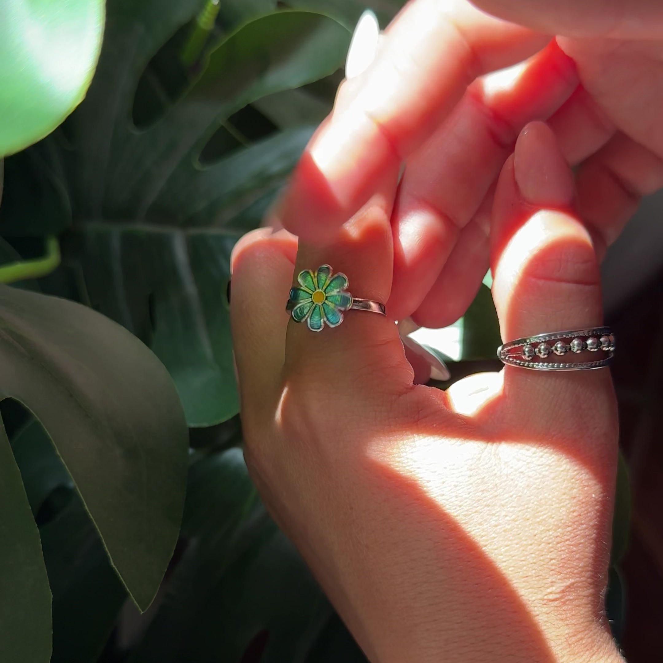 1+1 GRATIS 🎁  Pack Anillo Margarita Azul + Anillo Bolitas Ajustables: Alivia tu estrés y ansiedad 🧘‍♀️