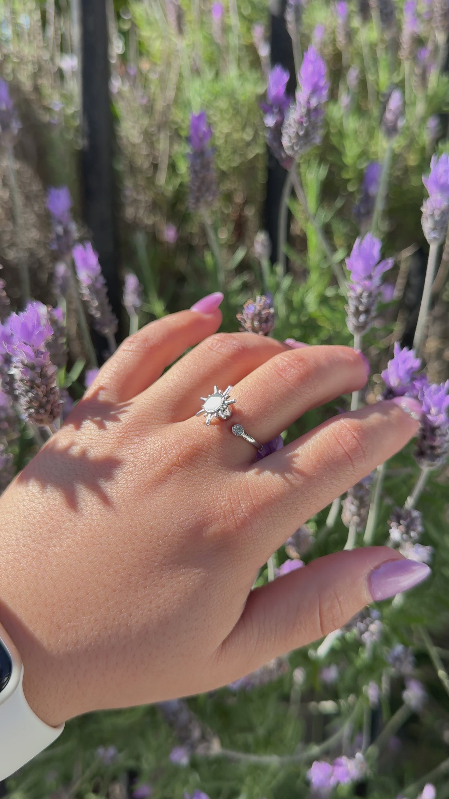 Anillo Sol Ópalo Giratorio Dorado: Alivia tu estrés y ansiedad 🧘‍♀️