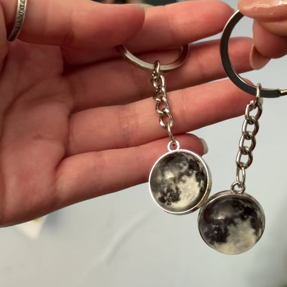 1+1 GRATIS 🎁 Pack 2 Llaveros Luna Luminosa | Para compartir con tu persona especial 🌝